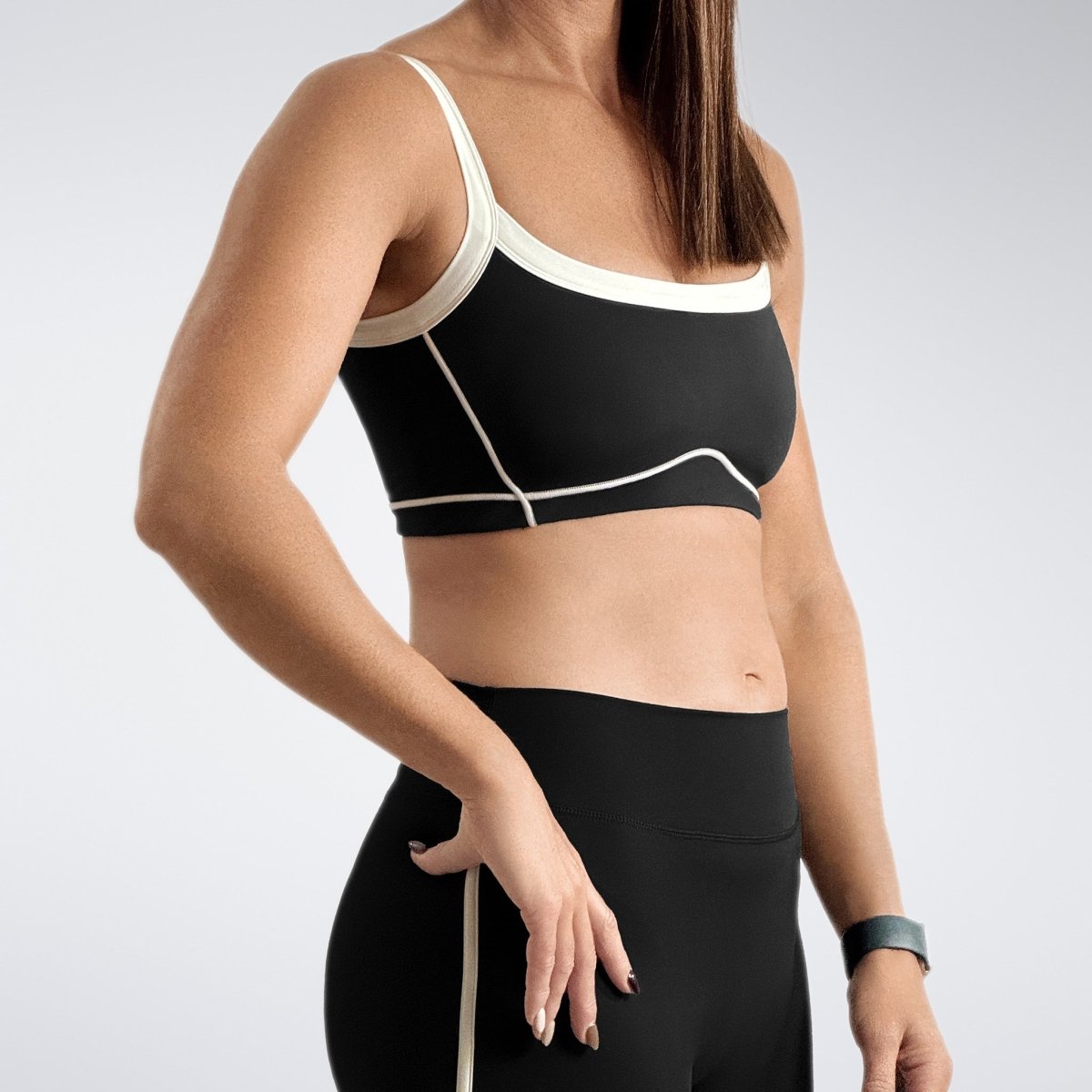 Activewear Set in black on model - Form Collection activewear