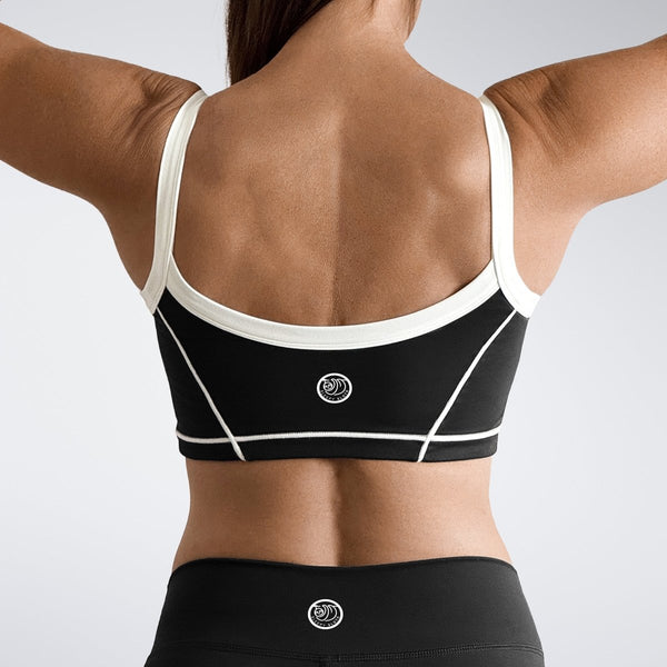 Activewear Set in black on model - Form Collection activewear