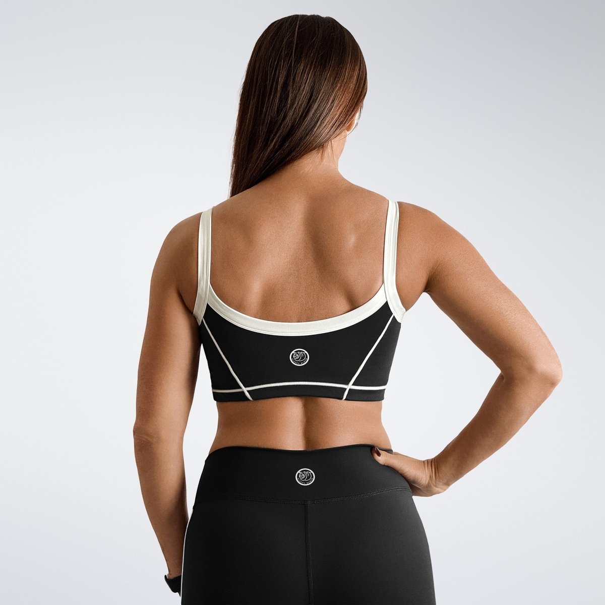 Activewear Set in black on model - Form Collection activewear