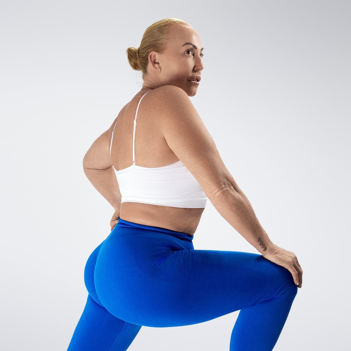 Leggings in blue on model - Evolve Collection activewear