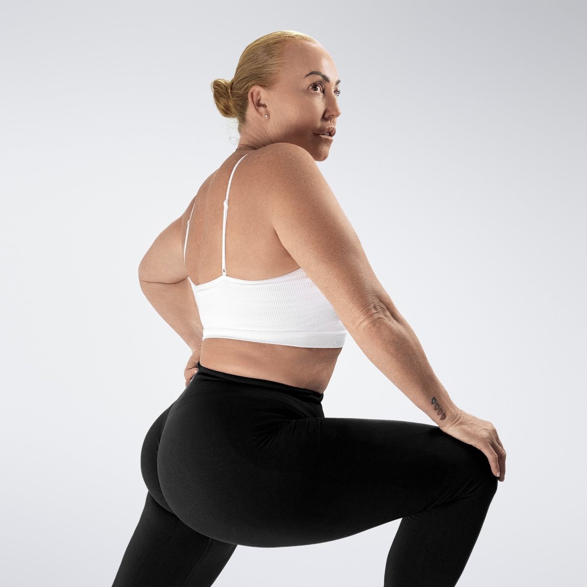 Leggings in black on model - Evolve Collection activewear